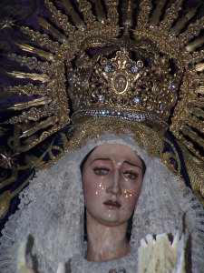 La corona de plata sobredorada es de Manuel Gabella Baeza 